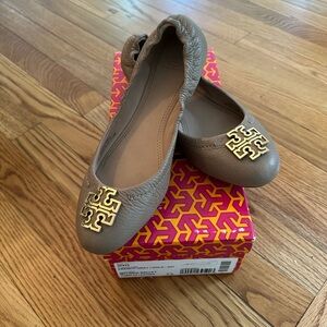 TORY BURCH MELINDA BALLET FLAT Tumbled Leather French Gray / Gold Size 7.5